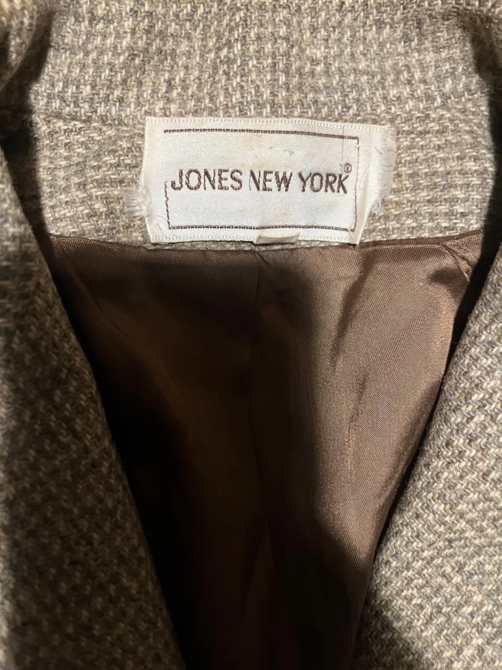 3/$15. Gorgeous Vintage JNY wool blazer 4/6 - Picture 2 of 8
